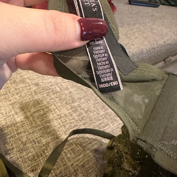 Victoria's Secret LOT 36D/36DD/ Large - Picture 16 of 16